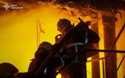 Росія завдала масованого удару по Одесі: в порту спалахнули масштабні пожежі (відео)