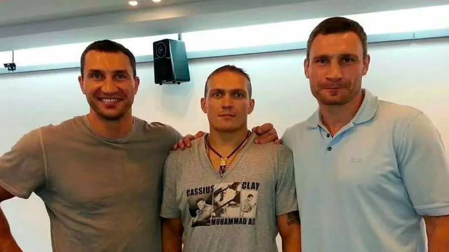Усик заробив більше за Кличків: українця включили до 15 найбагатших боксерів в історії