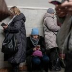trivoga_spovishchennya_telefon_smartfon_ukrittya_shovishche_metro_kiyiv_lyudigettyimages_1446918099_d9c7c250b718158f85101c57eb000f83_650x410.jpg