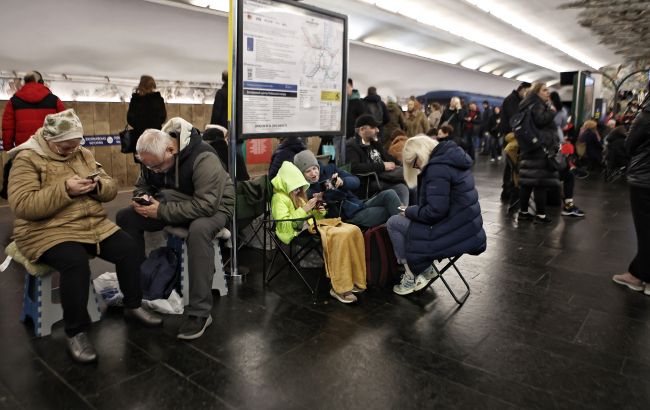 trivoga_ukrittya_metro_kiyiv_osin_2024__gettyimages_2184509242_0521e62d259c24c7a98bdfb4d20ceea0_650x410.jpg