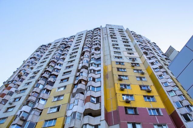 tall-coloured-apartment-building-chisinau-city.jpg