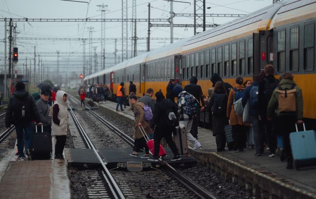 zaliznichne_spoluchennya_chehiya_ukrayina_zaliznichniy_vokzal_koshitse__28_bereznya_2024_r_gettyimages_2113280512_0a1a432df2c398d30cdb14eb75a321f7_650x410.jpg