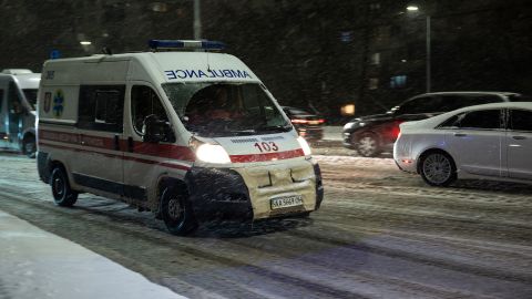 dopomoga__snig_zima_nich_kiyiv__gettyimages_1919332465_638a27e24532c3721cafcb23953135dc_480x270