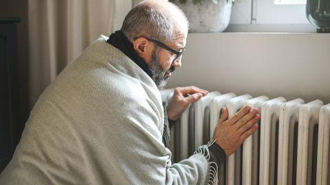 grietsya_radiator_opalennya_gettyimages_1442598937_4b2a2bcf3440e3639af64e724afe5071_480x270