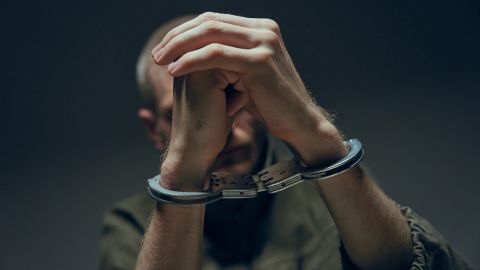 uv_yazneniy_kaydanki_naruchniki_gettyimages_1418176397_5fdbe2eba6295a00d5eddc31c37bb336_480x270